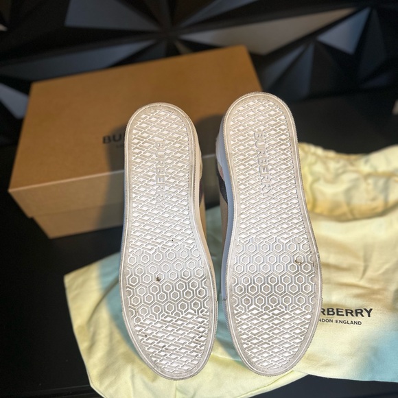 Burberry Check Sneaker - Picture 5 of 6